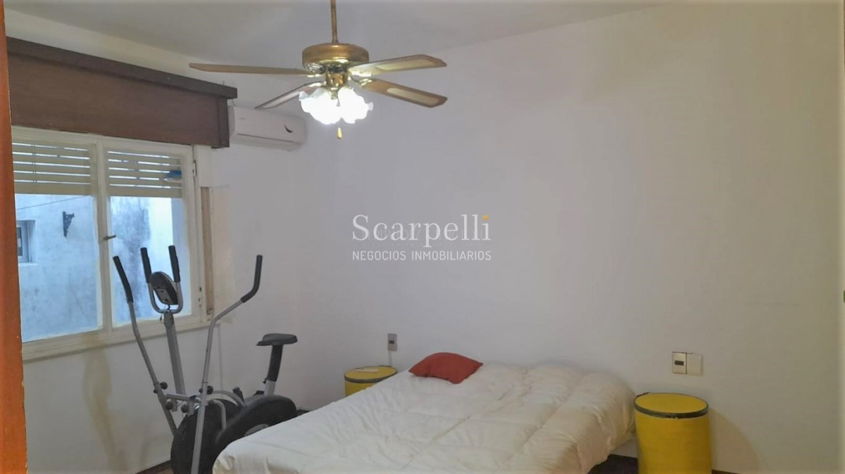 Casa ID.45146 - Buceo Venta Padrón Único Toda en 1 planta con buen fondo + Barbacoa con Baño + Apto independiente con baño y kitchenette.-