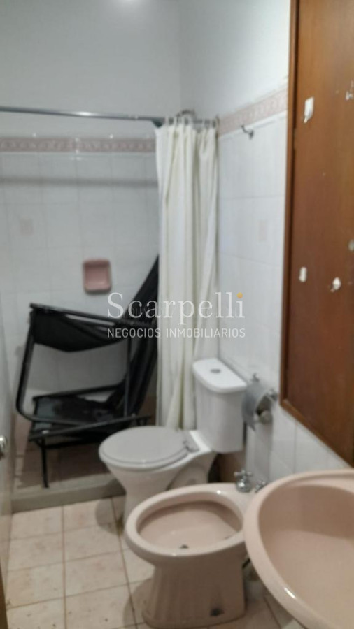 Casa ID.45146 - Buceo Venta Padrón Único Toda en 1 planta con buen fondo + Barbacoa con Baño + Apto independiente con baño y kitchenette.-