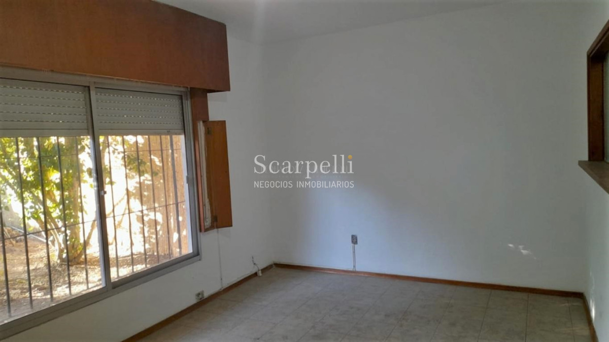 Casa ID.45146 - Buceo Venta Padrón Único Toda en 1 planta con buen fondo + Barbacoa con Baño + Apto independiente con baño y kitchenette.-