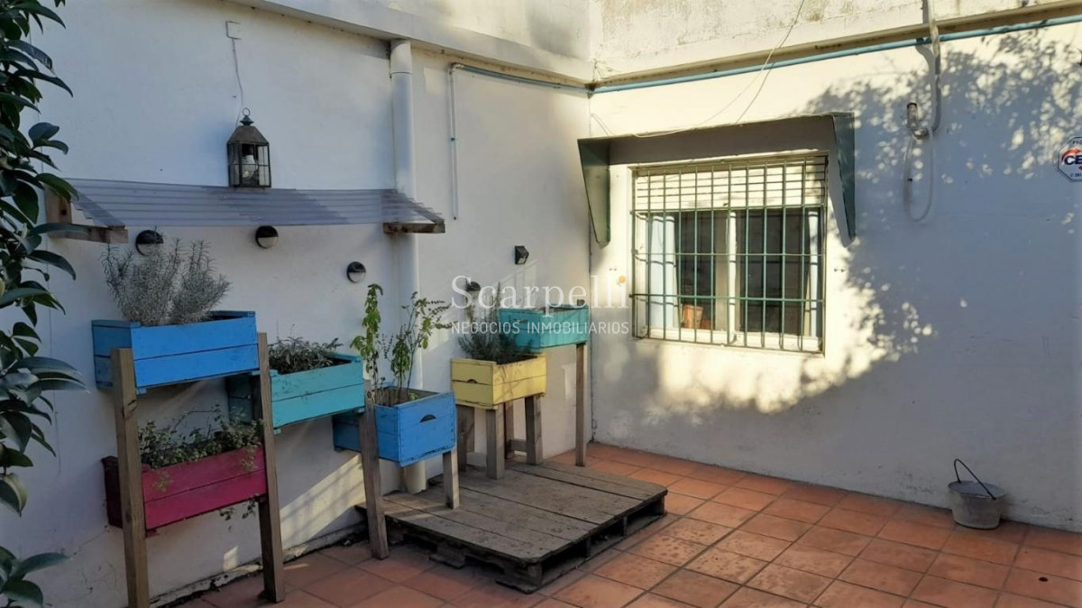 Casa ID.45146 - Buceo Venta Padrón Único Toda en 1 planta con buen fondo + Barbacoa con Baño + Apto independiente con baño y kitchenette.-