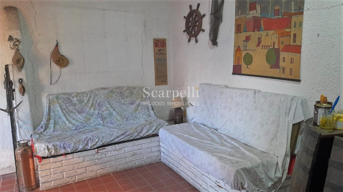 Casa ID.45146 - Buceo Venta Padrón Único Toda en 1 planta con buen fondo + Barbacoa con Baño + Apto independiente con baño y kitchenette.-