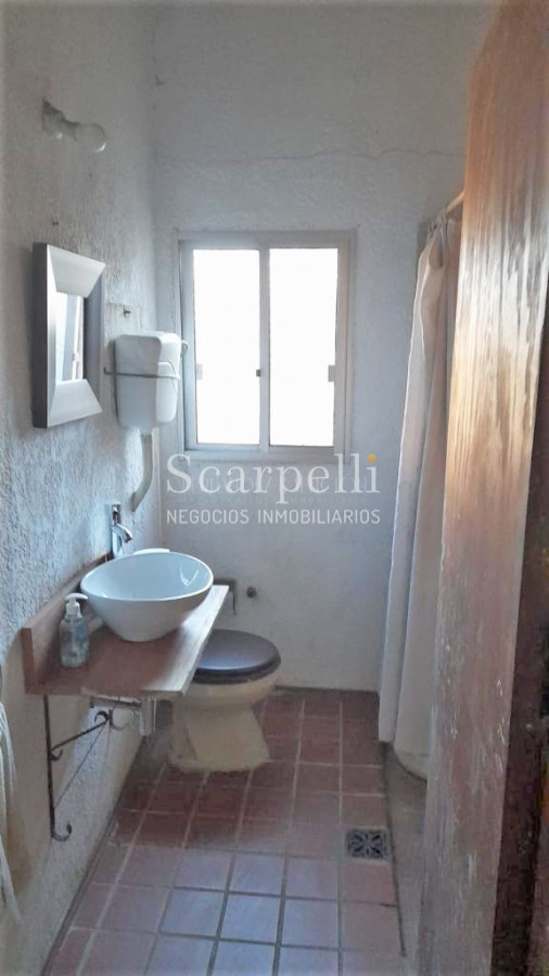 Casa ID.45146 - Buceo Venta Padrón Único Toda en 1 planta con buen fondo + Barbacoa con Baño + Apto independiente con baño y kitchenette.-