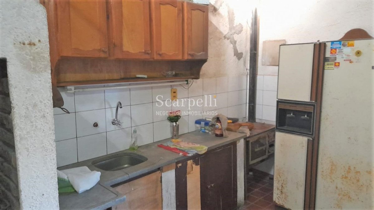 Casa ID.45146 - Buceo Venta Padrón Único Toda en 1 planta con buen fondo + Barbacoa con Baño + Apto independiente con baño y kitchenette.-