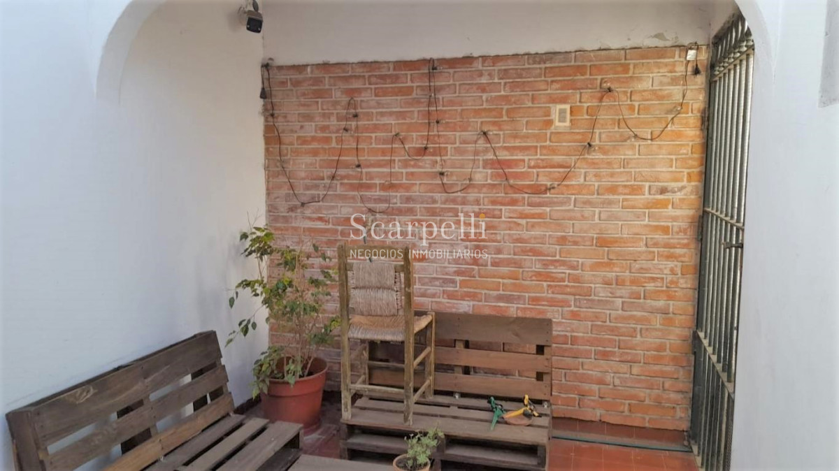 Casa ID.45146 - Buceo Venta Padrón Único Toda en 1 planta con buen fondo + Barbacoa con Baño + Apto independiente con baño y kitchenette.-