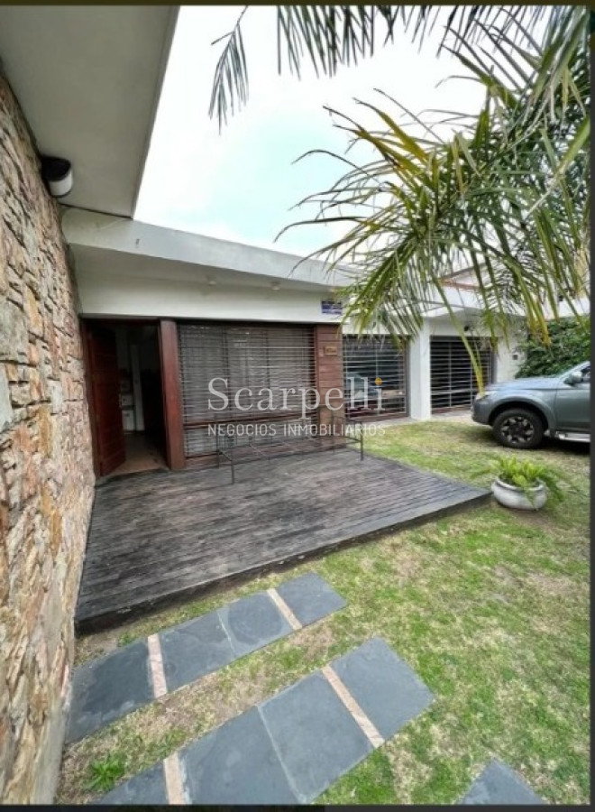 Casa ID.45280 - Punta Gorda Excelente Arquitectura con sello propio a mts. de la Rambla y muy próximo al Centro Comercial en apacible entorno