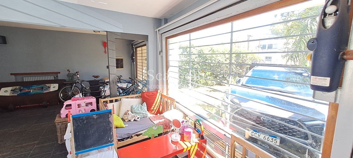 Casa ID.45280 - Punta Gorda Excelente Arquitectura con sello propio a mts. de la Rambla y muy próximo al Centro Comercial en apacible entorno