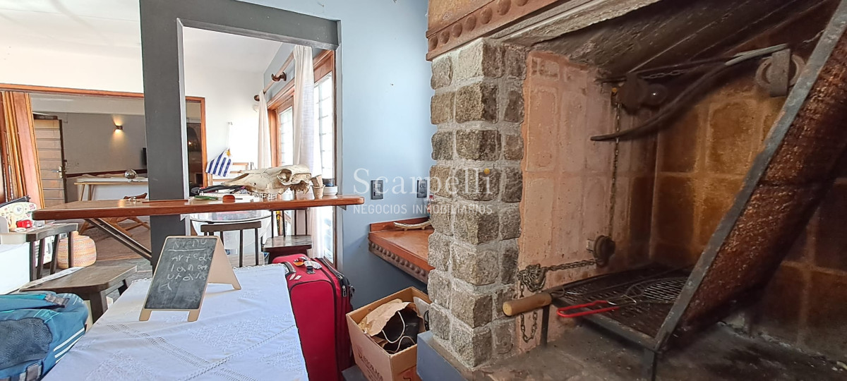 Casa ID.45280 - Punta Gorda Excelente Arquitectura con sello propio a mts. de la Rambla y muy próximo al Centro Comercial en apacible entorno