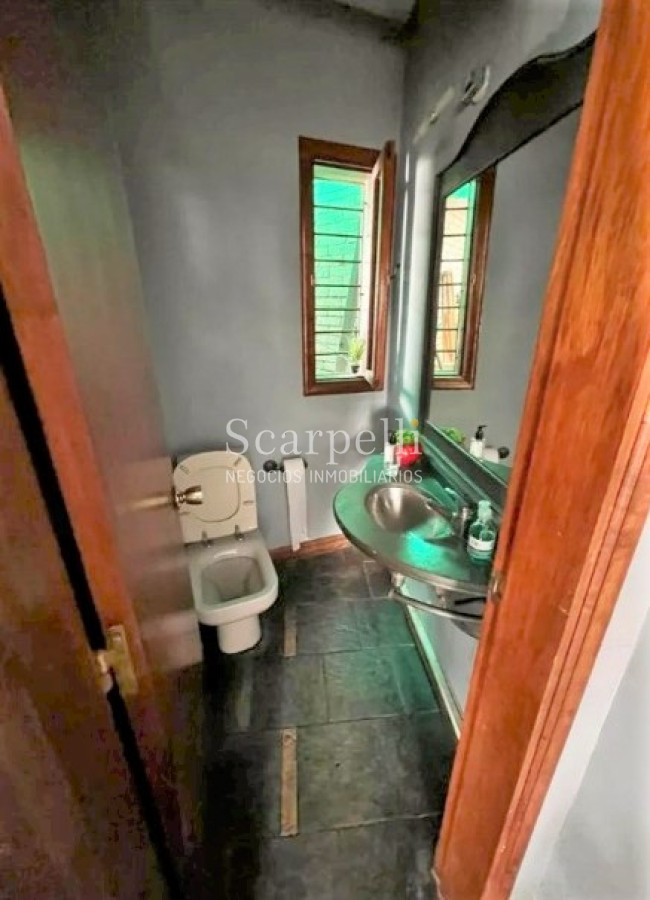 Casa ID.45280 - Punta Gorda Excelente Arquitectura con sello propio a mts. de la Rambla y muy próximo al Centro Comercial en apacible entorno