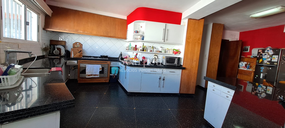 Casa ID.45280 - Punta Gorda Excelente Arquitectura con sello propio a mts. de la Rambla y muy próximo al Centro Comercial en apacible entorno