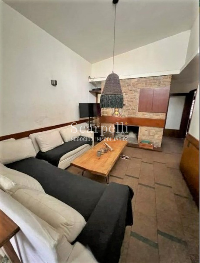 Casa ID.45280 - Punta Gorda Excelente Arquitectura con sello propio a mts. de la Rambla y muy próximo al Centro Comercial en apacible entorno