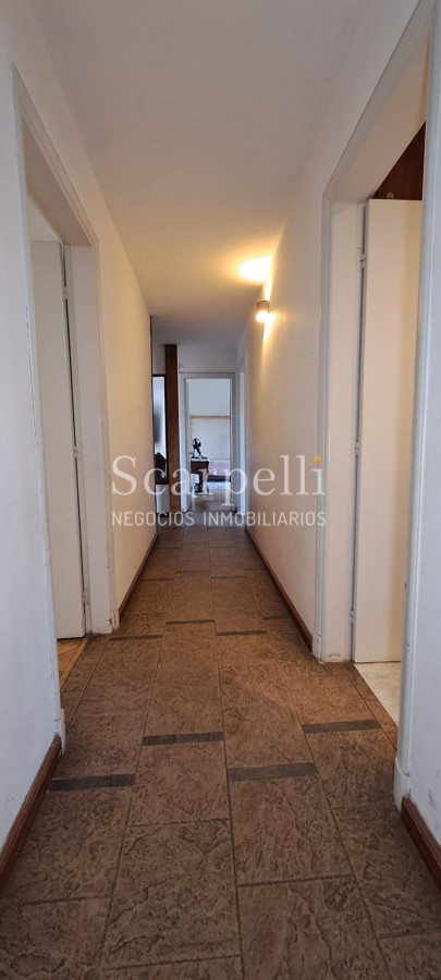 Casa ID.45280 - Punta Gorda Excelente Arquitectura con sello propio a mts. de la Rambla y muy próximo al Centro Comercial en apacible entorno
