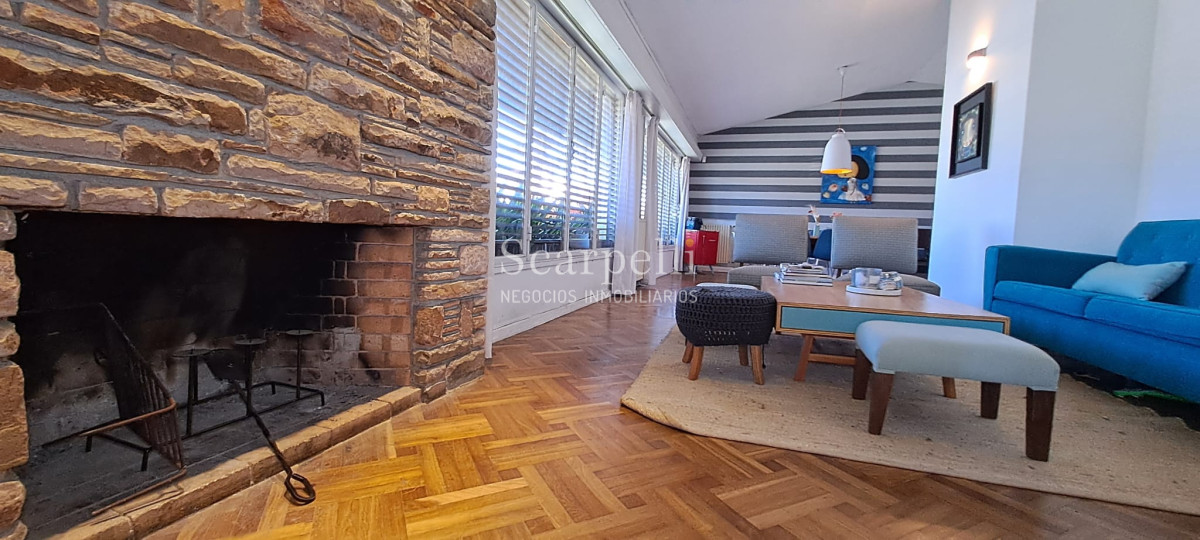 Casa ID.45280 - Punta Gorda Excelente Arquitectura con sello propio a mts. de la Rambla y muy próximo al Centro Comercial en apacible entorno