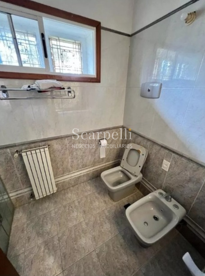 Casa ID.45280 - Punta Gorda Excelente Arquitectura con sello propio a mts. de la Rambla y muy próximo al Centro Comercial en apacible entorno