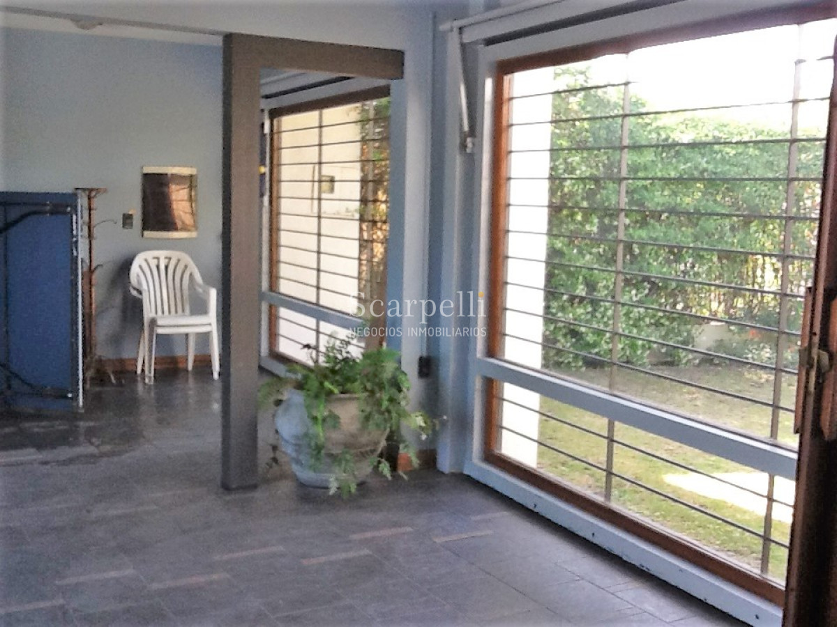Casa ID.45280 - Punta Gorda Excelente Arquitectura con sello propio a mts. de la Rambla y muy próximo al Centro Comercial en apacible entorno
