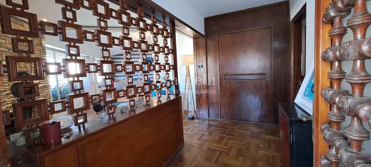 Casa ID.45280 - Punta Gorda Excelente Arquitectura con sello propio a mts. de la Rambla y muy próximo al Centro Comercial en apacible entorno
