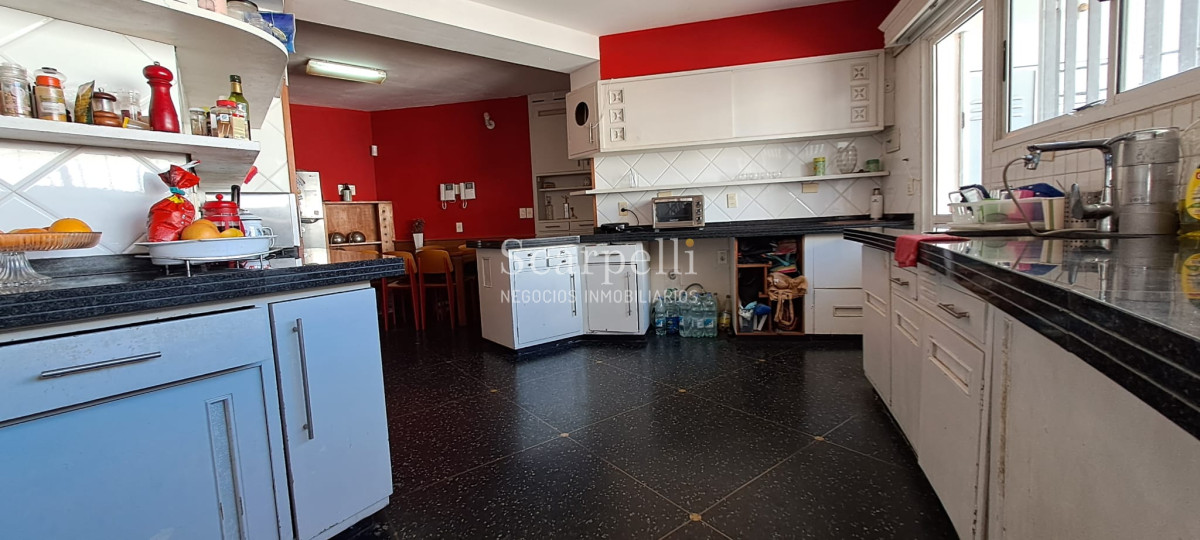 Casa ID.45280 - Punta Gorda Excelente Arquitectura con sello propio a mts. de la Rambla y muy próximo al Centro Comercial en apacible entorno