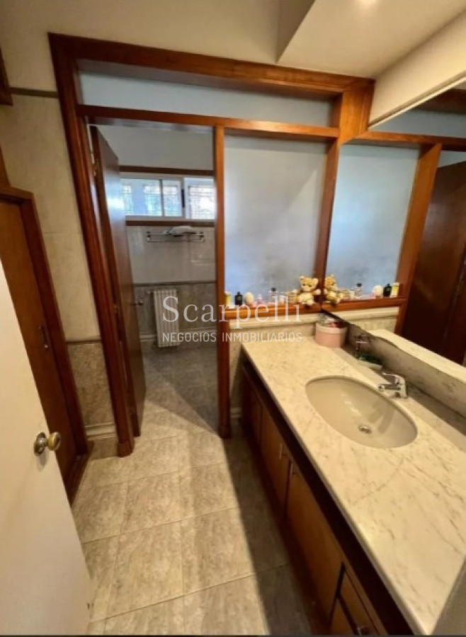 Casa ID.45280 - Punta Gorda Excelente Arquitectura con sello propio a mts. de la Rambla y muy próximo al Centro Comercial en apacible entorno