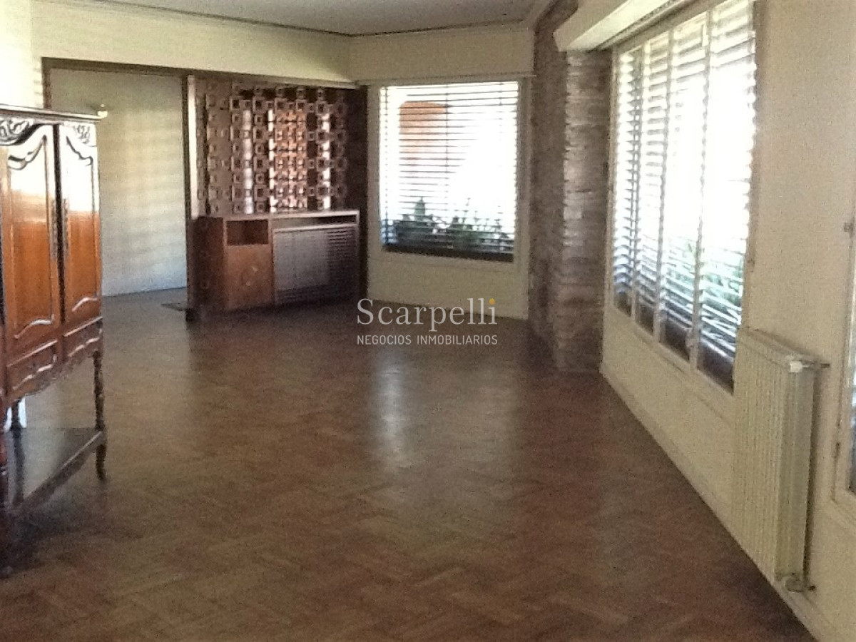 Casa ID.45280 - Punta Gorda Excelente Arquitectura con sello propio a mts. de la Rambla y muy próximo al Centro Comercial en apacible entorno
