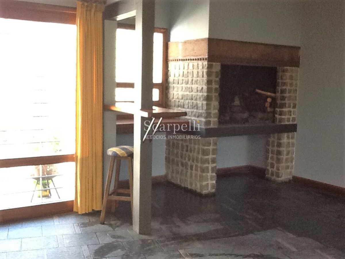 Casa ID.45280 - Punta Gorda Excelente Arquitectura con sello propio a mts. de la Rambla y muy próximo al Centro Comercial en apacible entorno