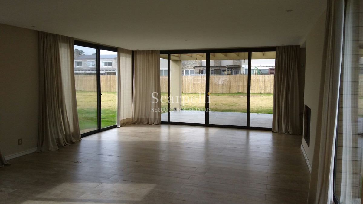 Casa ID.4533 - Moderna, minimalista, luminosa en Viñedos