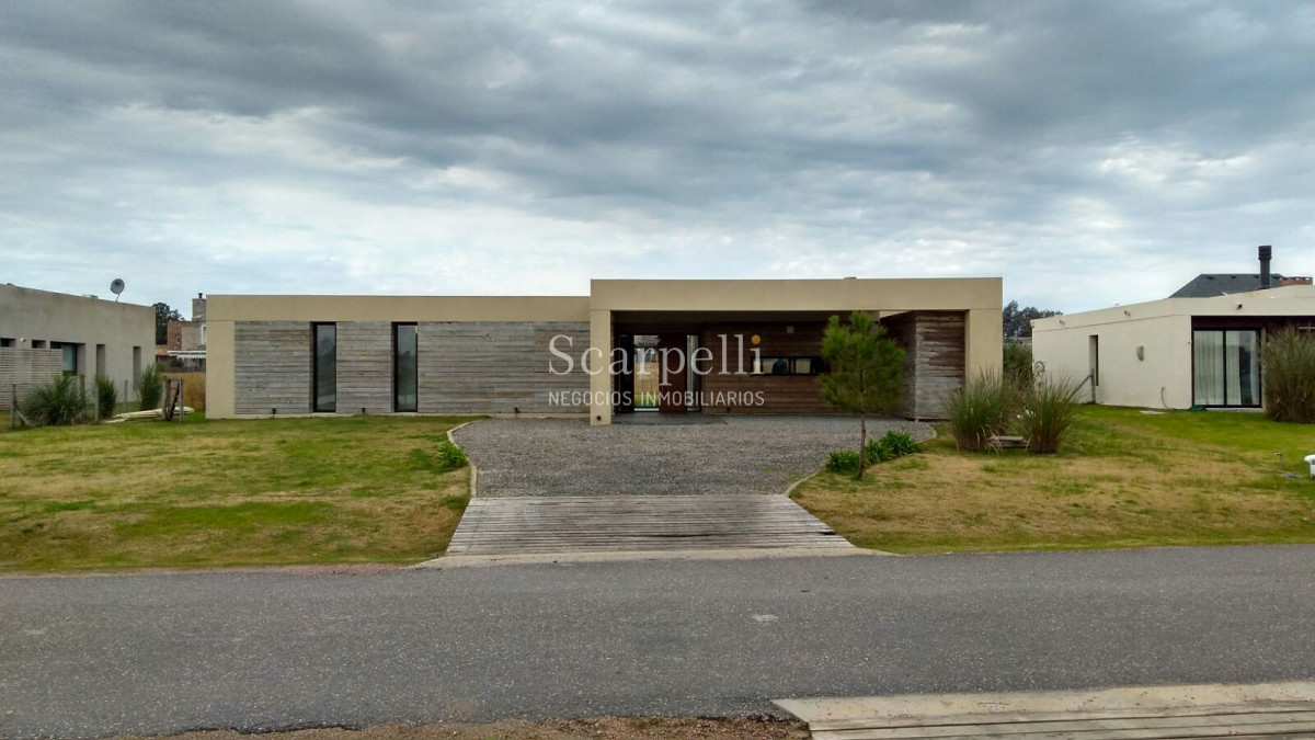 Casa ID.4533 - Moderna, minimalista, luminosa en Viñedos