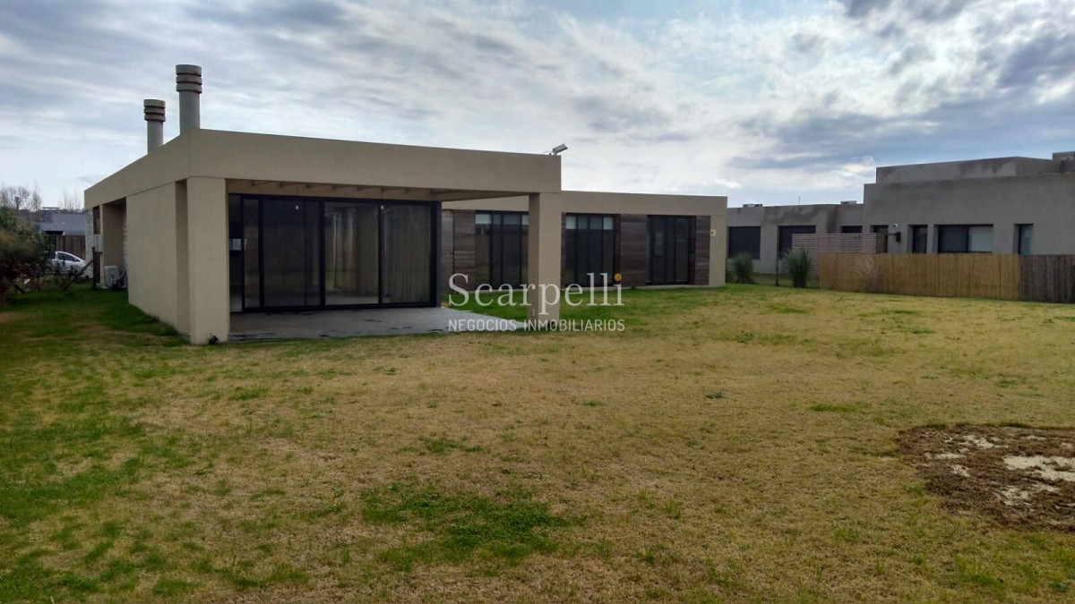 Casa ID.4533 - Moderna, minimalista, luminosa en Viñedos