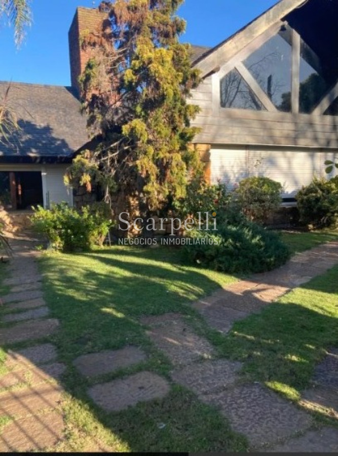 Casa ID.45617 - Estupenda Residencia con mucha Piedra y madera estilo Casa de Montaña Próximo Cooper y Mariano Uriarte con casi 500 m2 edificados