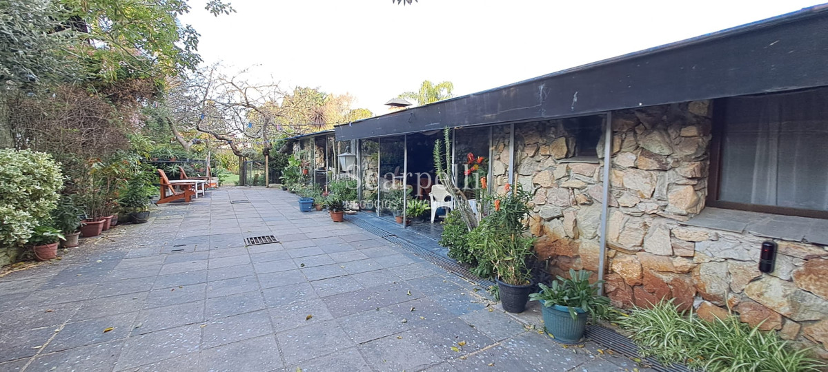 Casa ID.45617 - Estupenda Residencia con mucha Piedra y madera estilo Casa de Montaña Próximo Cooper y Mariano Uriarte con casi 500 m2 edificados