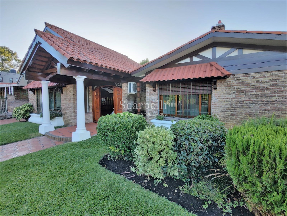 Casa ID.4626 - Arocena Próximo Venta Casa 1 planta Carrasco Tradicional 4 dormitorios 3 baños 2 Garages