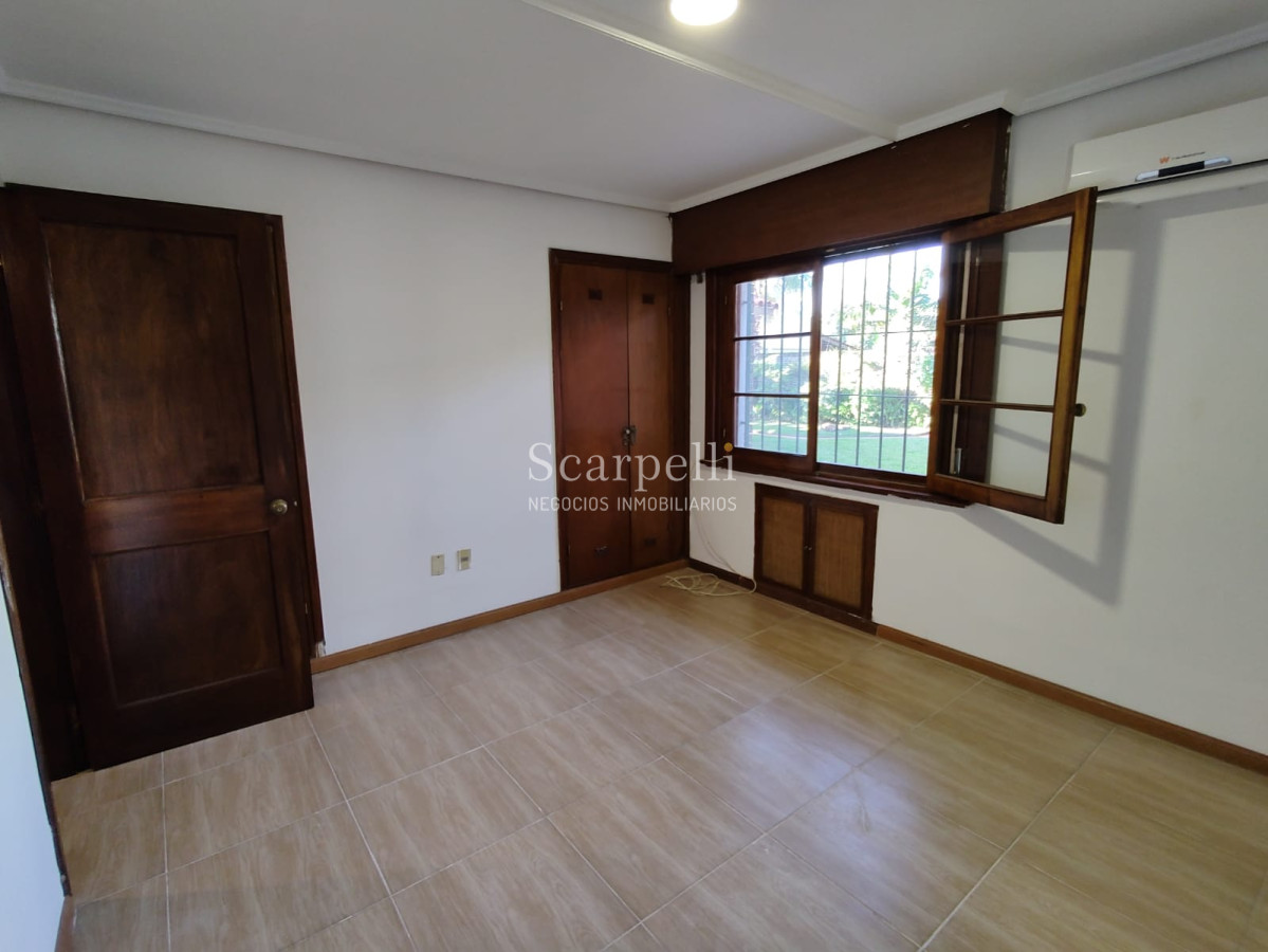 Casa ID.4626 - Arocena Próximo Venta Casa 1 planta Carrasco Tradicional 4 dormitorios 3 baños 2 Garages