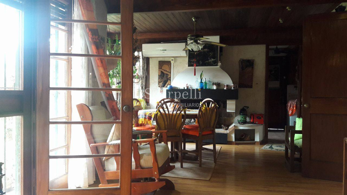 Casa ID.4626 - Arocena Próximo Venta Casa 1 planta Carrasco Tradicional 4 dormitorios 3 baños 2 Garages