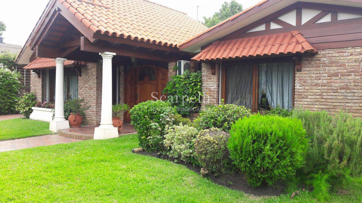 Casa ID.4626 - Arocena Próximo Venta Casa 1 planta Carrasco Tradicional 4 dormitorios 3 baños 2 Garages