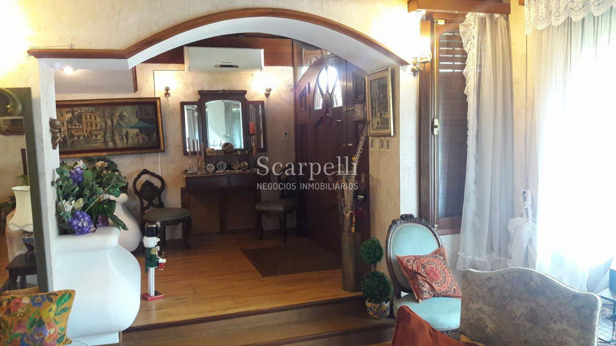 Casa ID.4626 - Arocena Próximo Venta Casa 1 planta Carrasco Tradicional 4 dormitorios 3 baños 2 Garages