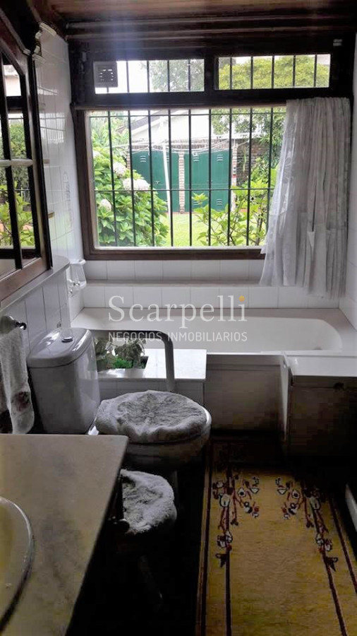 Casa ID.4626 - Arocena Próximo Venta Casa 1 planta Carrasco Tradicional 4 dormitorios 3 baños 2 Garages