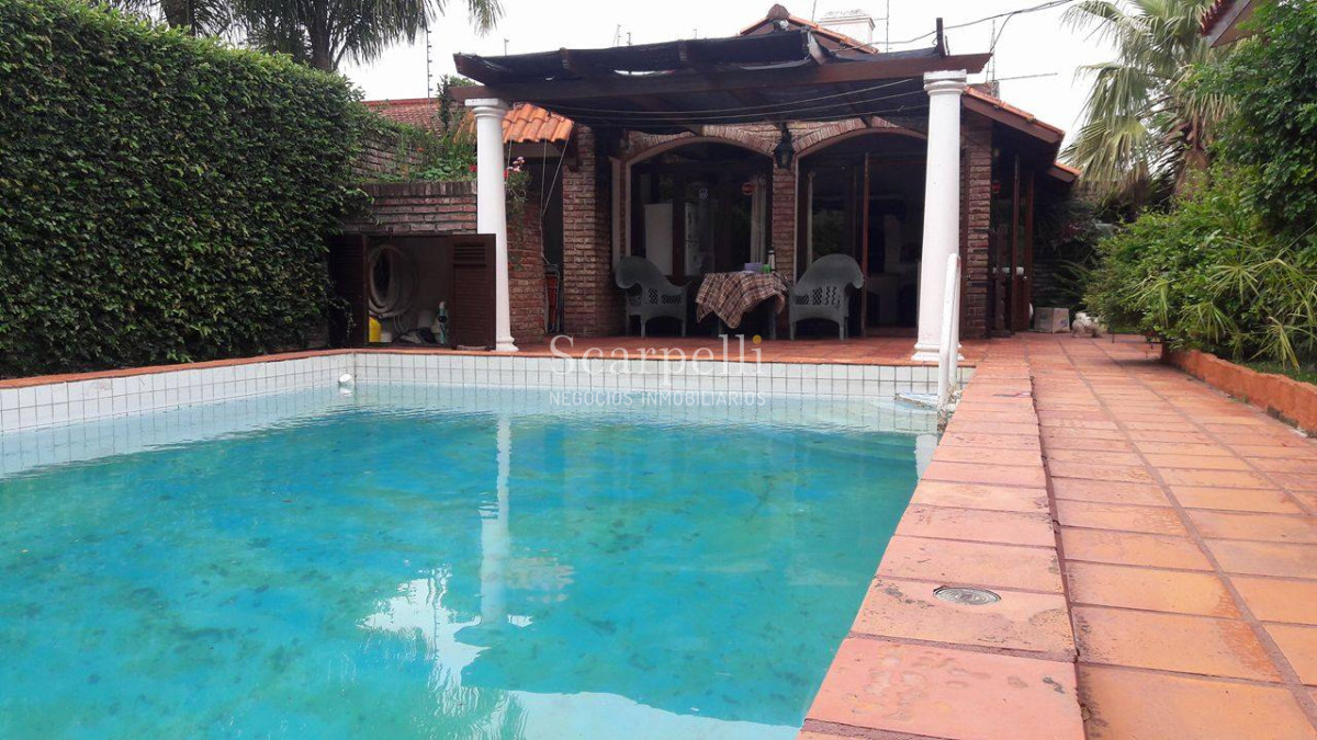 Casa ID.4626 - Arocena Próximo Venta Casa 1 planta Carrasco Tradicional 4 dormitorios 3 baños 2 Garages