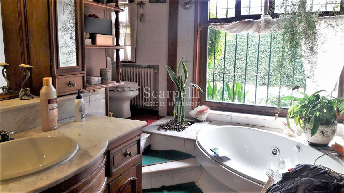 Casa ID.4626 - Arocena Próximo Venta Casa 1 planta Carrasco Tradicional 4 dormitorios 3 baños 2 Garages