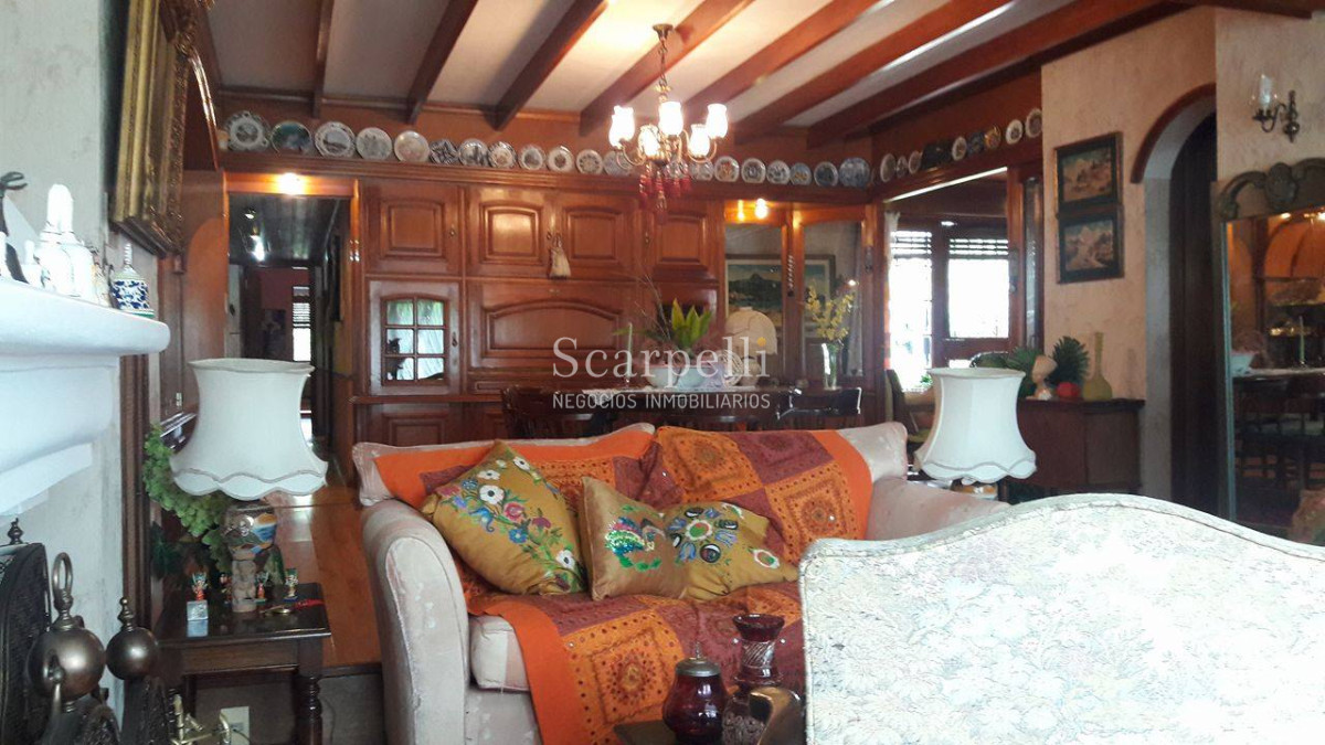 Casa ID.4626 - Arocena Próximo Venta Casa 1 planta Carrasco Tradicional 4 dormitorios 3 baños 2 Garages