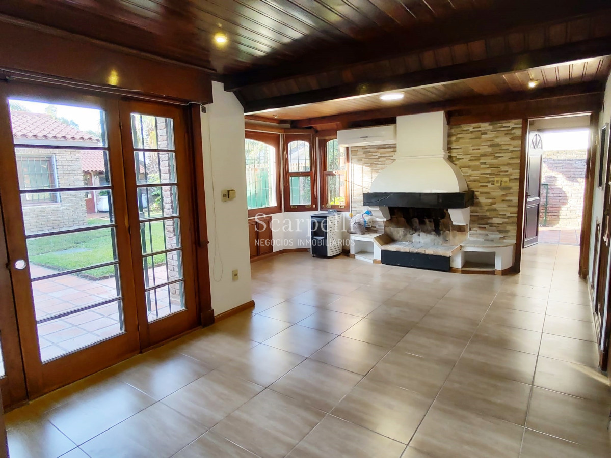Casa ID.4626 - Arocena Próximo Venta Casa 1 planta Carrasco Tradicional 4 dormitorios 3 baños 2 Garages