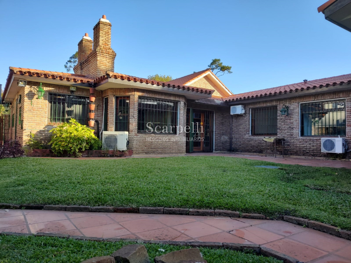 Casa ID.4626 - Arocena Próximo Venta Casa 1 planta Carrasco Tradicional 4 dormitorios 3 baños 2 Garages