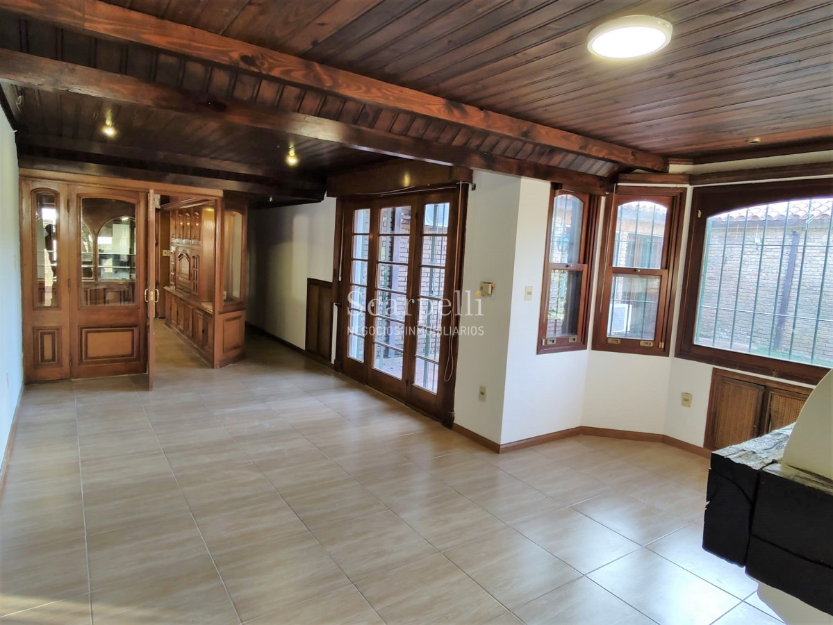 Casa ID.4626 - Arocena Próximo Venta Casa 1 planta Carrasco Tradicional 4 dormitorios 3 baños 2 Garages