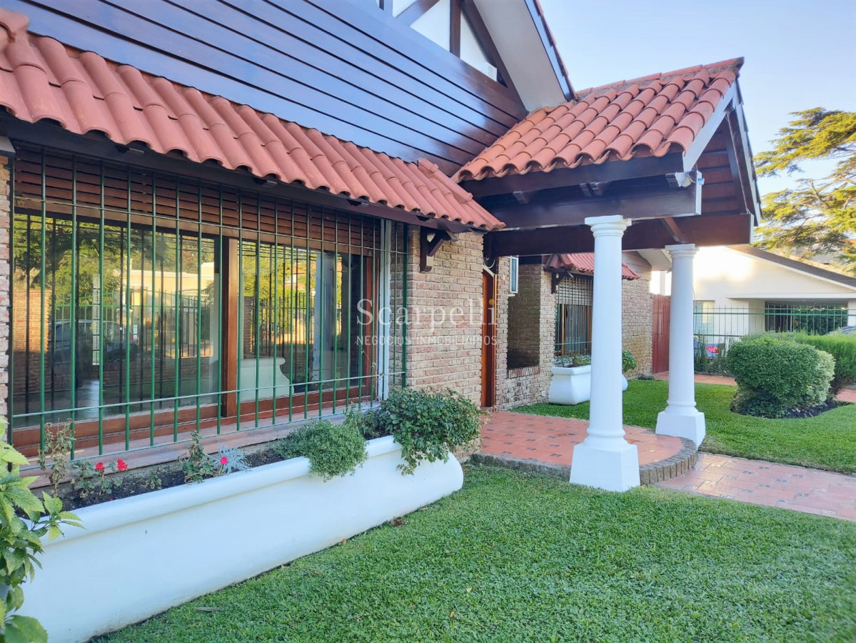 Casa ID.4626 - Arocena Próximo Venta Casa 1 planta Carrasco Tradicional 4 dormitorios 3 baños 2 Garages
