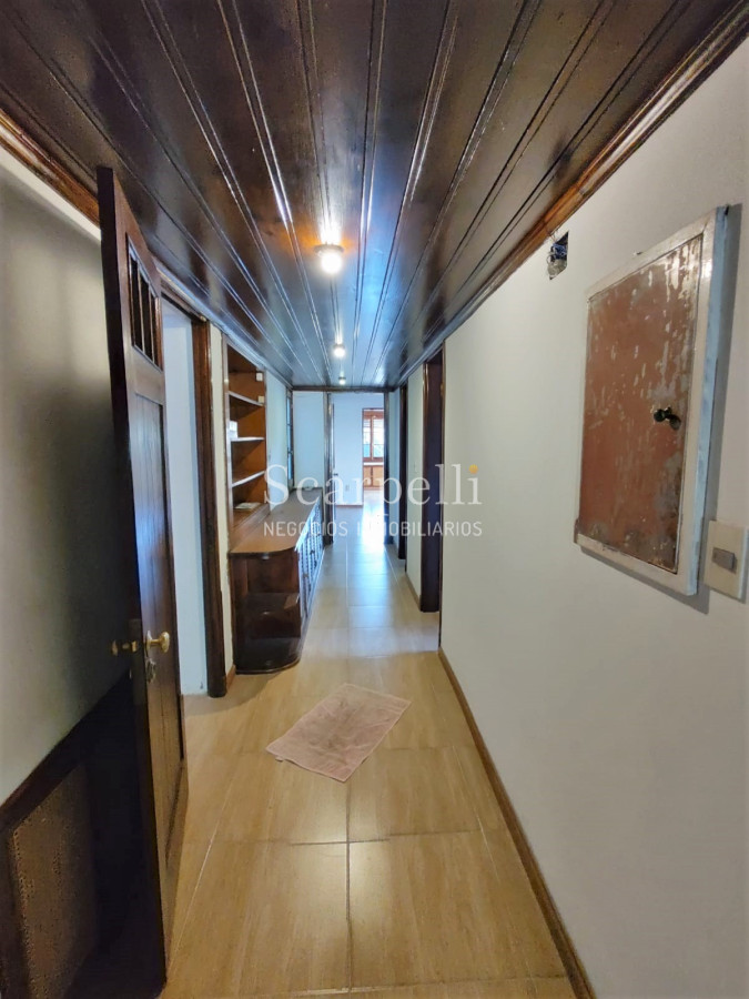 Casa ID.4626 - Arocena Próximo Venta Casa 1 planta Carrasco Tradicional 4 dormitorios 3 baños 2 Garages