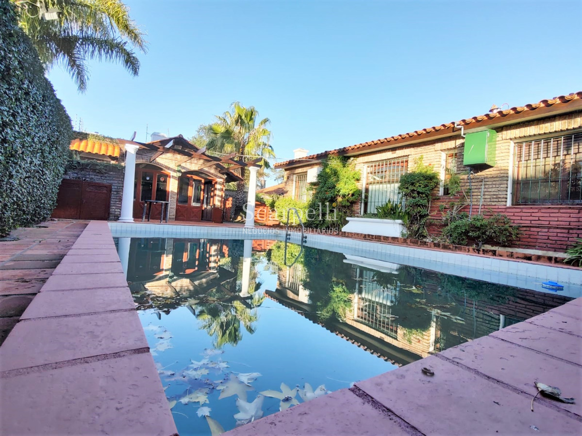 Casa ID.4626 - Arocena Próximo Venta Casa 1 planta Carrasco Tradicional 4 dormitorios 3 baños 2 Garages