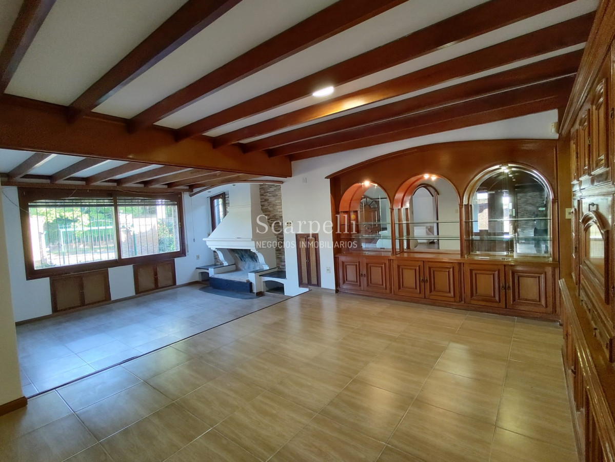 Casa ID.4626 - Arocena Próximo Venta Casa 1 planta Carrasco Tradicional 4 dormitorios 3 baños 2 Garages