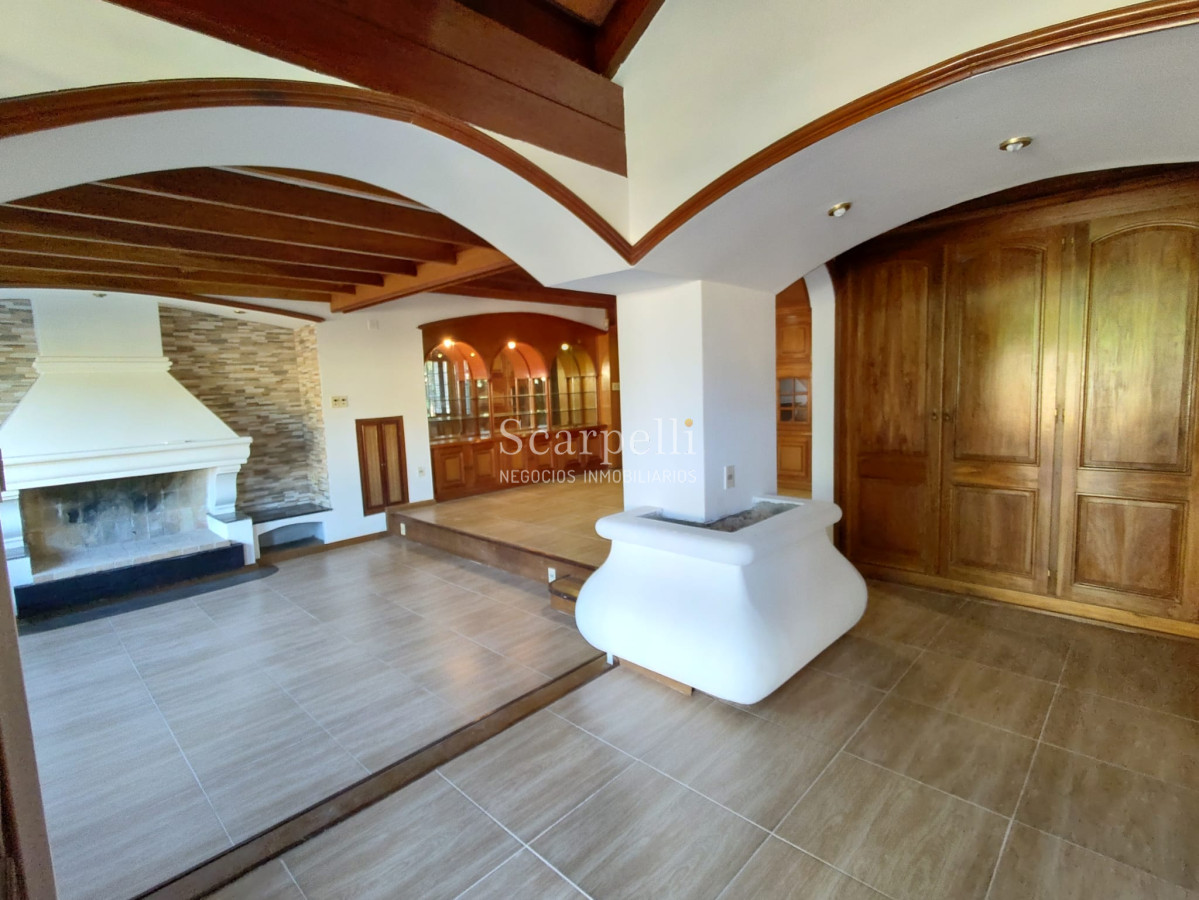 Casa ID.4626 - Arocena Próximo Venta Casa 1 planta Carrasco Tradicional 4 dormitorios 3 baños 2 Garages