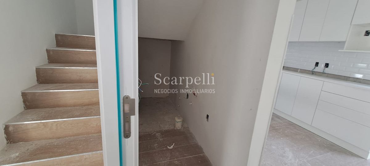 Casa ID.46858 - Estrene Barra de Carrasco 3 dormitorios 3 baños Patio con Parrillero Cochera Próximo Geant / Rambla / Pque. Roosevelt.-