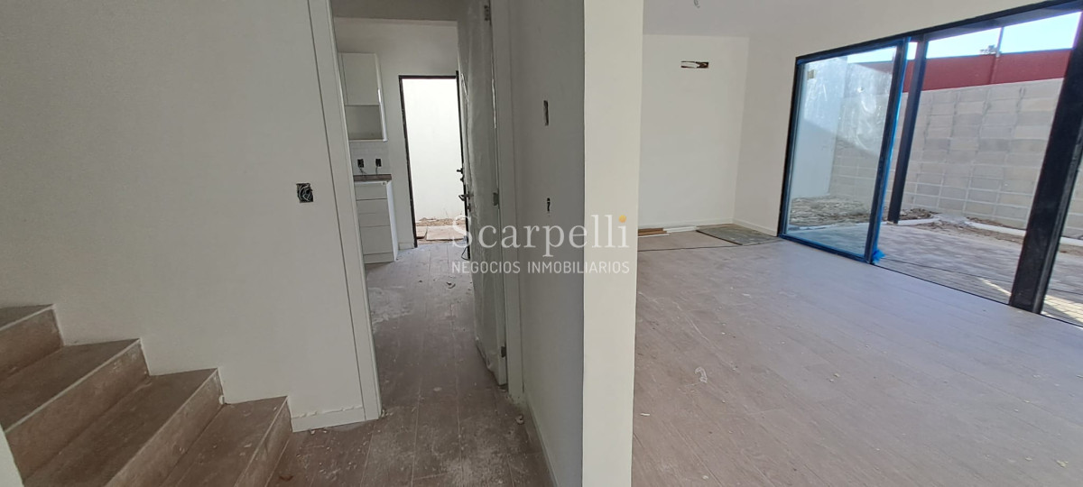 Casa ID.46858 - Estrene Barra de Carrasco 3 dormitorios 3 baños Patio con Parrillero Cochera Próximo Geant / Rambla / Pque. Roosevelt.-