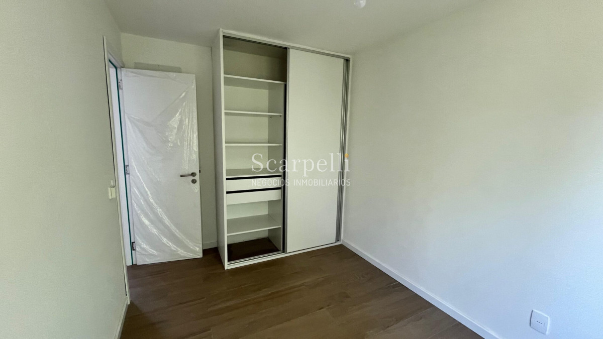 Casa ID.46858 - Estrene Barra de Carrasco 3 dormitorios 3 baños Patio con Parrillero Cochera Próximo Geant / Rambla / Pque. Roosevelt.-