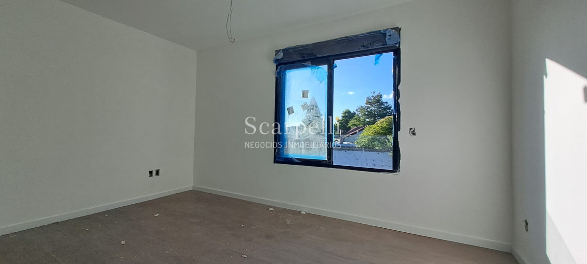 Casa ID.46858 - Estrene Barra de Carrasco 3 dormitorios 3 baños Patio con Parrillero Cochera Próximo Geant / Rambla / Pque. Roosevelt.-