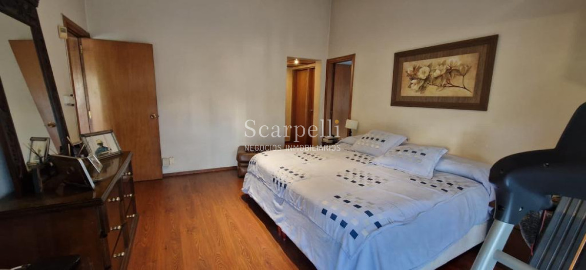 Casa ID.47584 - Malvin Importante Chalet de tejas Próximo Rambla y Club Malvin con todos los lujos modernos